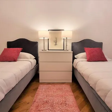 Palazzo Crispi - Boutique - Reception Apartment Triest