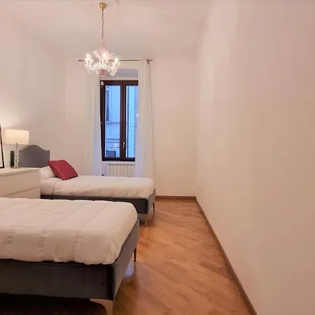 Palazzo Crispi - Boutique - Reception * Triest